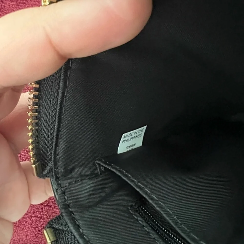 TORY BURCH• BRITTEN LARGE‎ ZIP POUCH WRISTLET